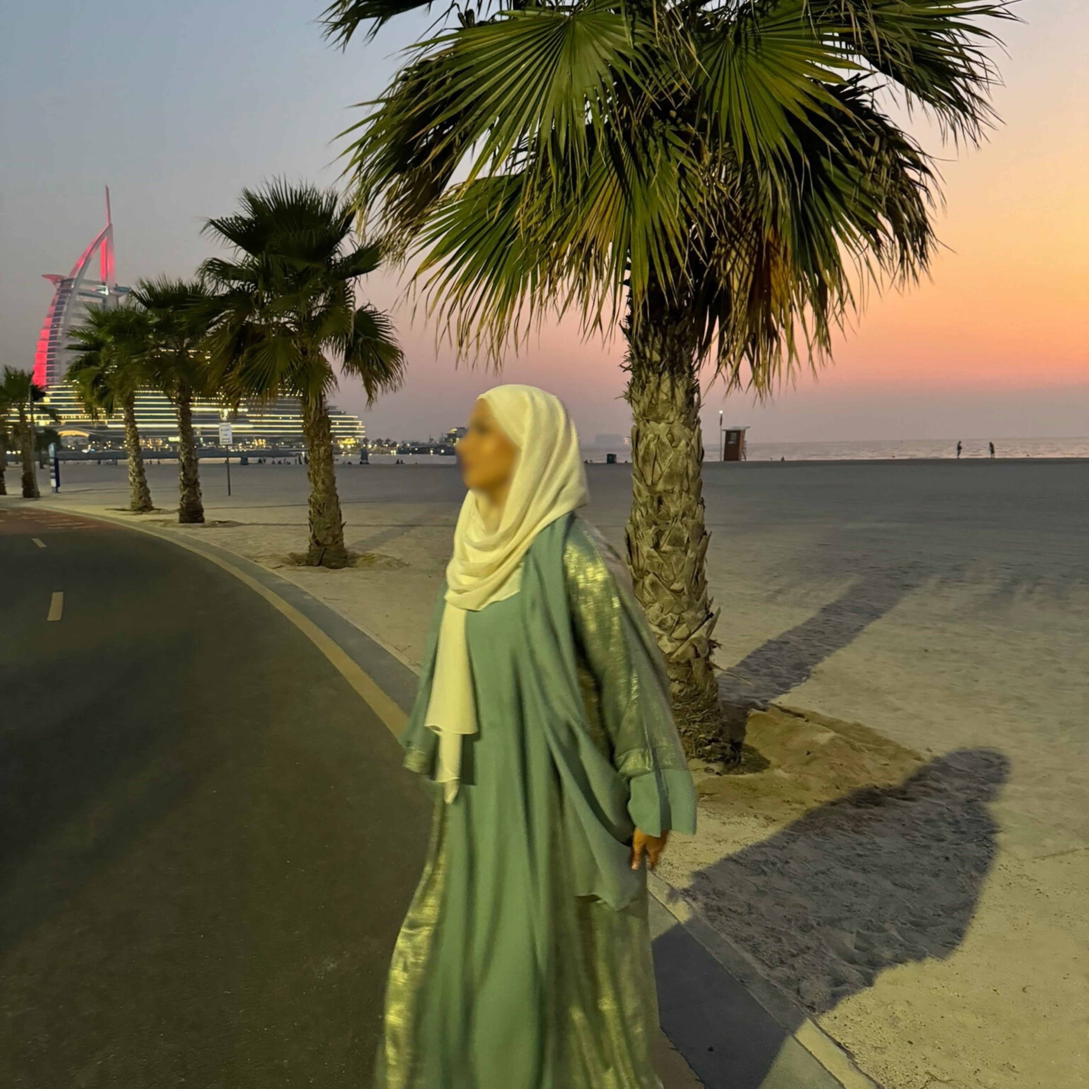 LOUISAK  -Loyauté, douceur et élégance